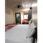 O Hotel Kashi Near Vishwanath Temple